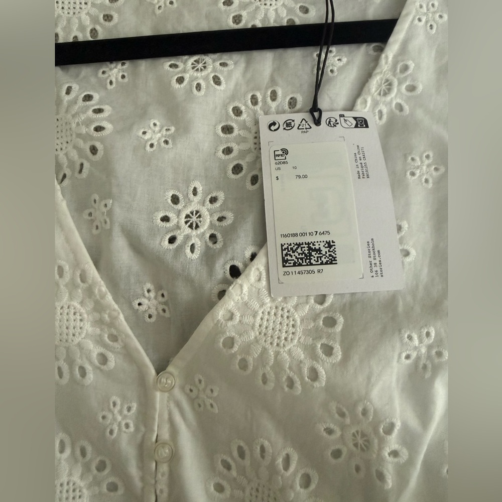 White Eyelet V-Neck Peplum Top NWT - Picture 7 of 7